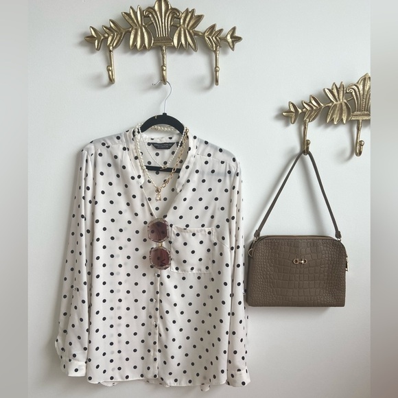 Dorothy Perkins Tops - Frenchy polka dot blouse 1X pit 24”